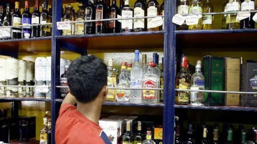 Delhi ritira la tassa speciale Corona del 70% sugli alcolici